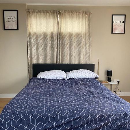 A Spacious Double Bed Studio Stoke-on-Trent Екстериор снимка