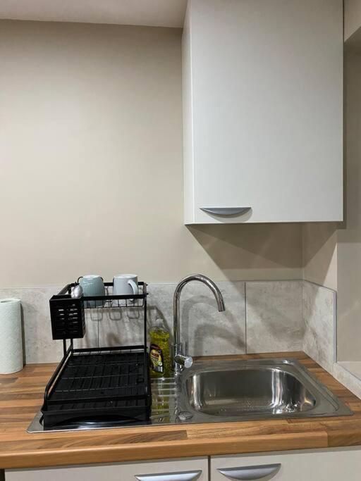 A Spacious Double Bed Studio Stoke-on-Trent Екстериор снимка