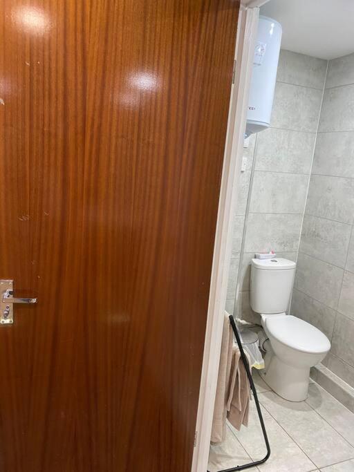 A Spacious Double Bed Studio Stoke-on-Trent Екстериор снимка