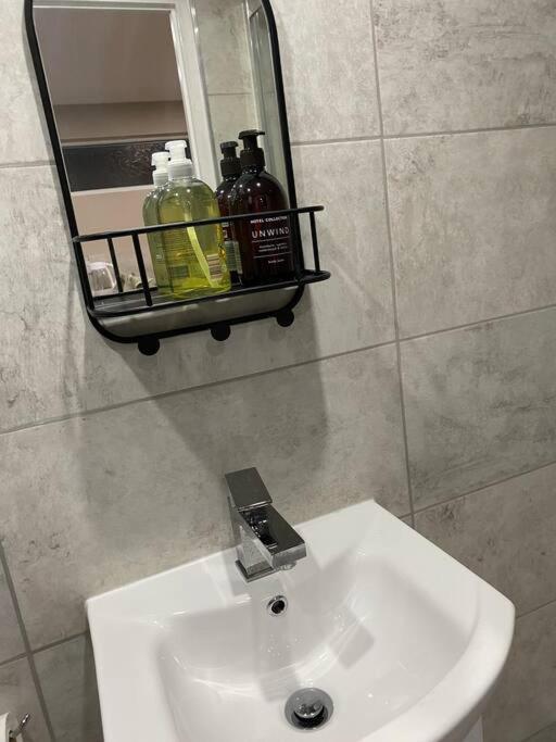 A Spacious Double Bed Studio Stoke-on-Trent Екстериор снимка
