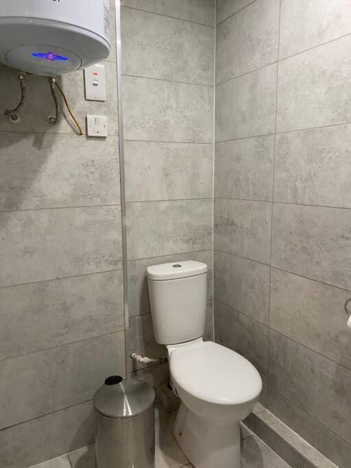 A Spacious Double Bed Studio Stoke-on-Trent Екстериор снимка