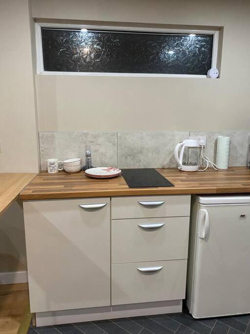 A Spacious Double Bed Studio Stoke-on-Trent Екстериор снимка